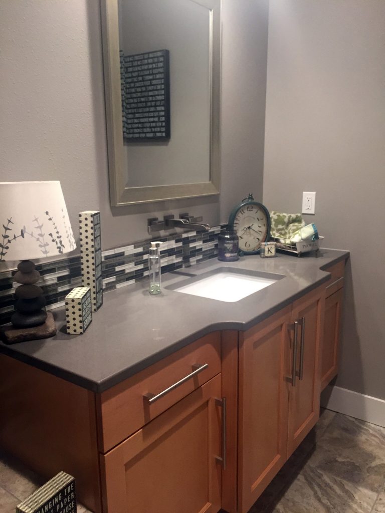 Gray counter midtone vanity with bumpout